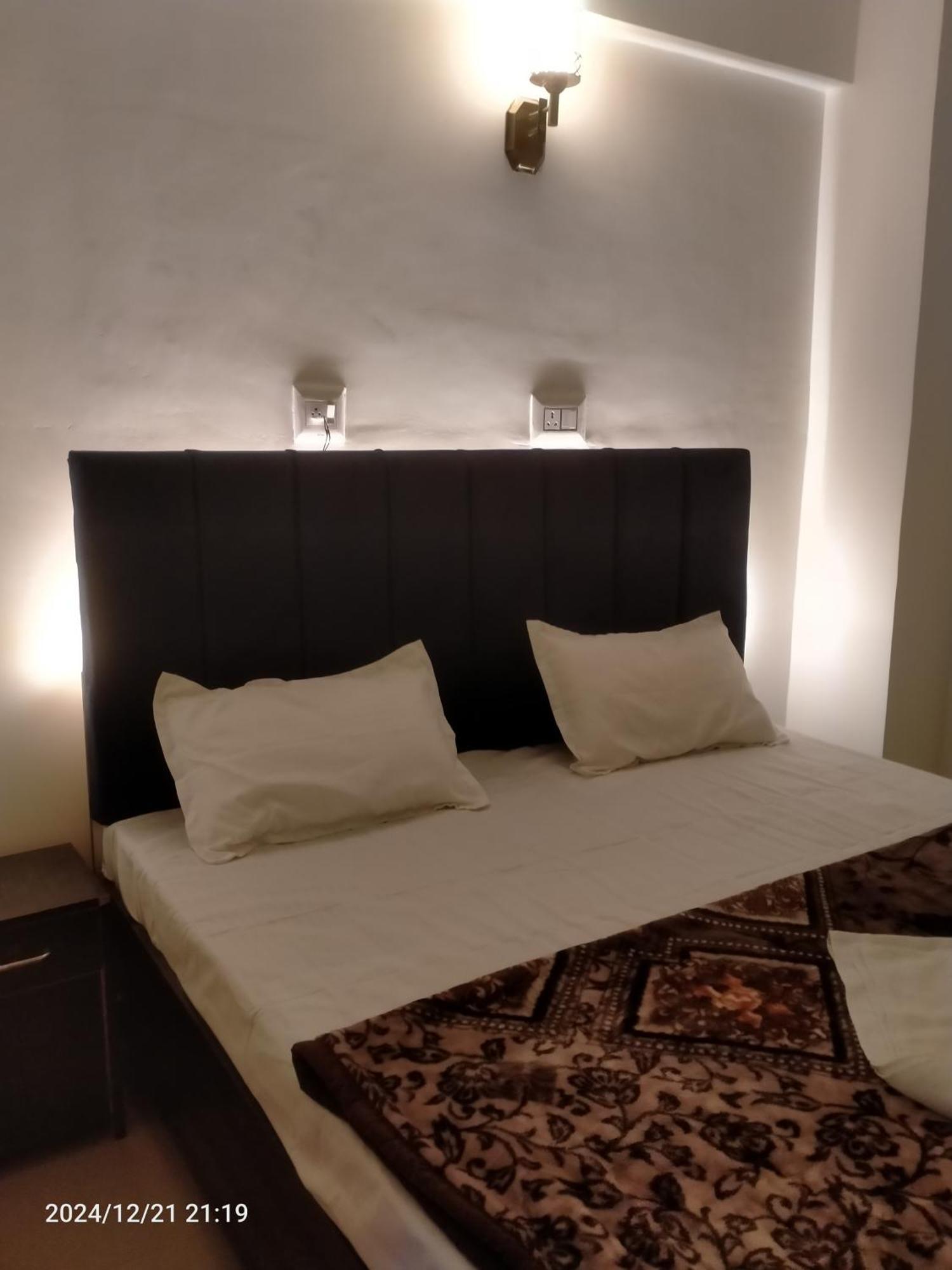 Hotel Parv *