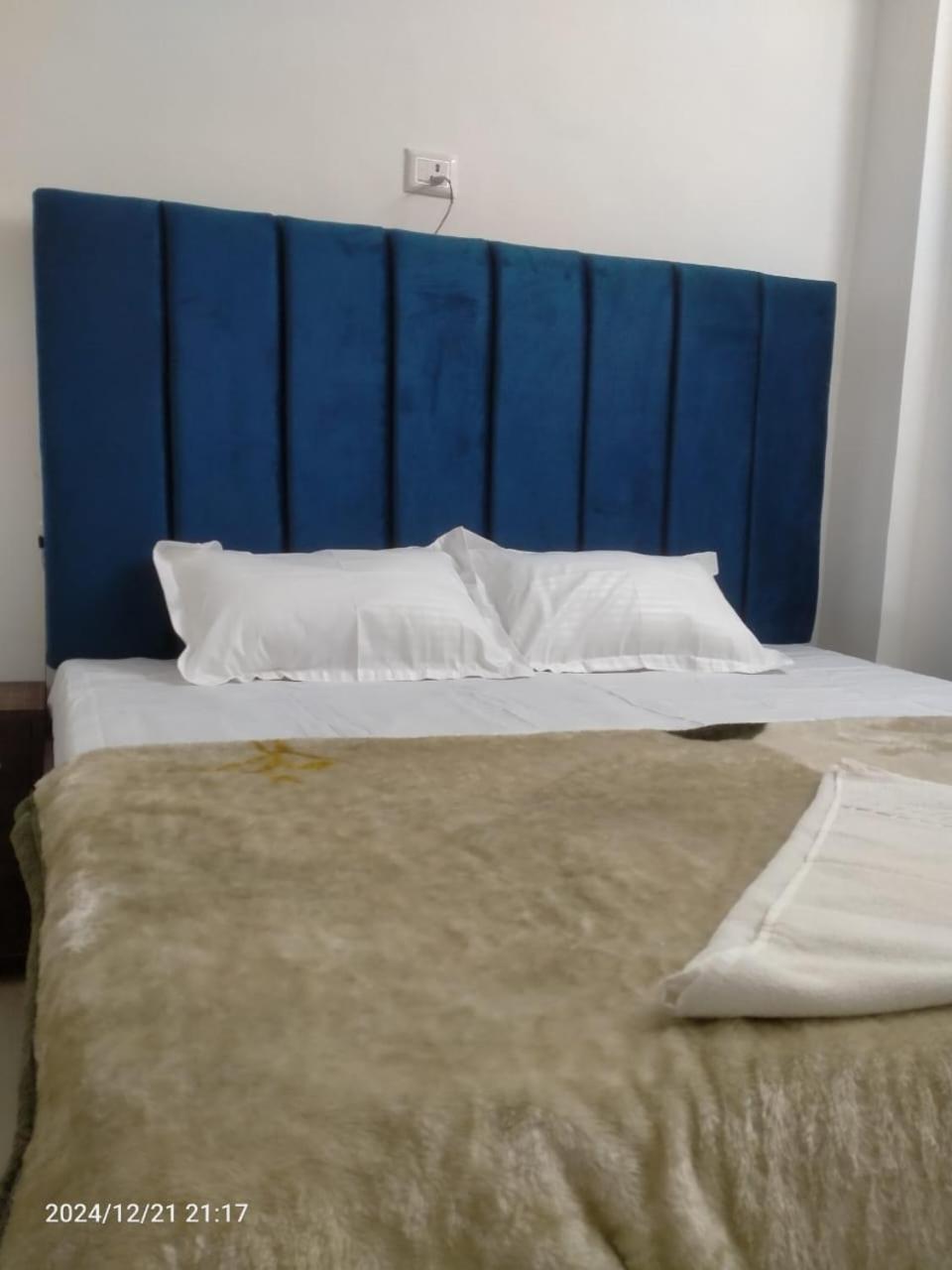 Parv Hotel *